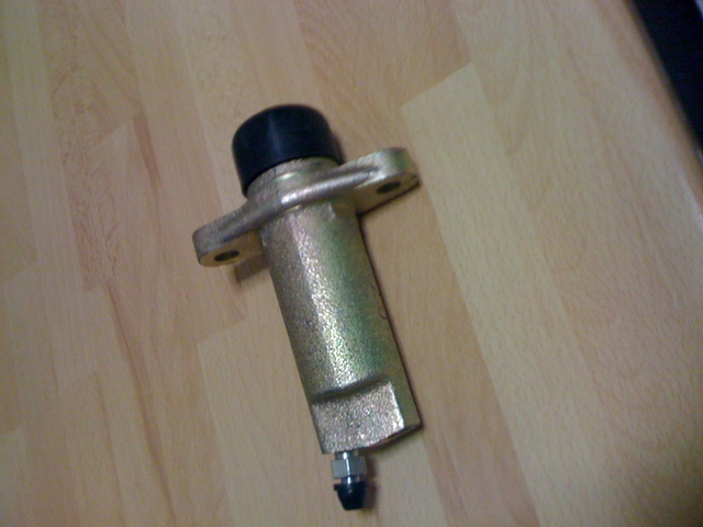 Slave cylinder